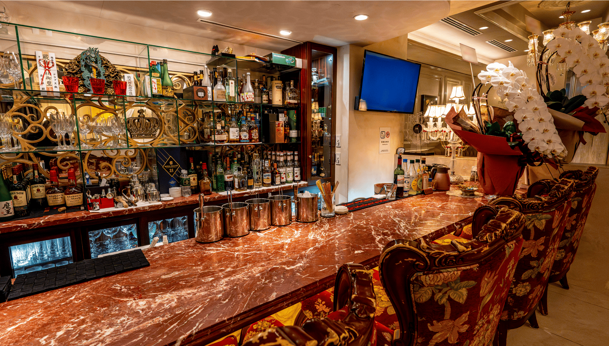 バーカウンター全景